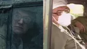 Csernobil: egymás mellé tették a film és a valóság képeit, a videó felrobbantja a netet