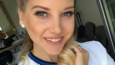 Anyaszült meztelen képet posztolt a Mátrából Szabó Zsófi