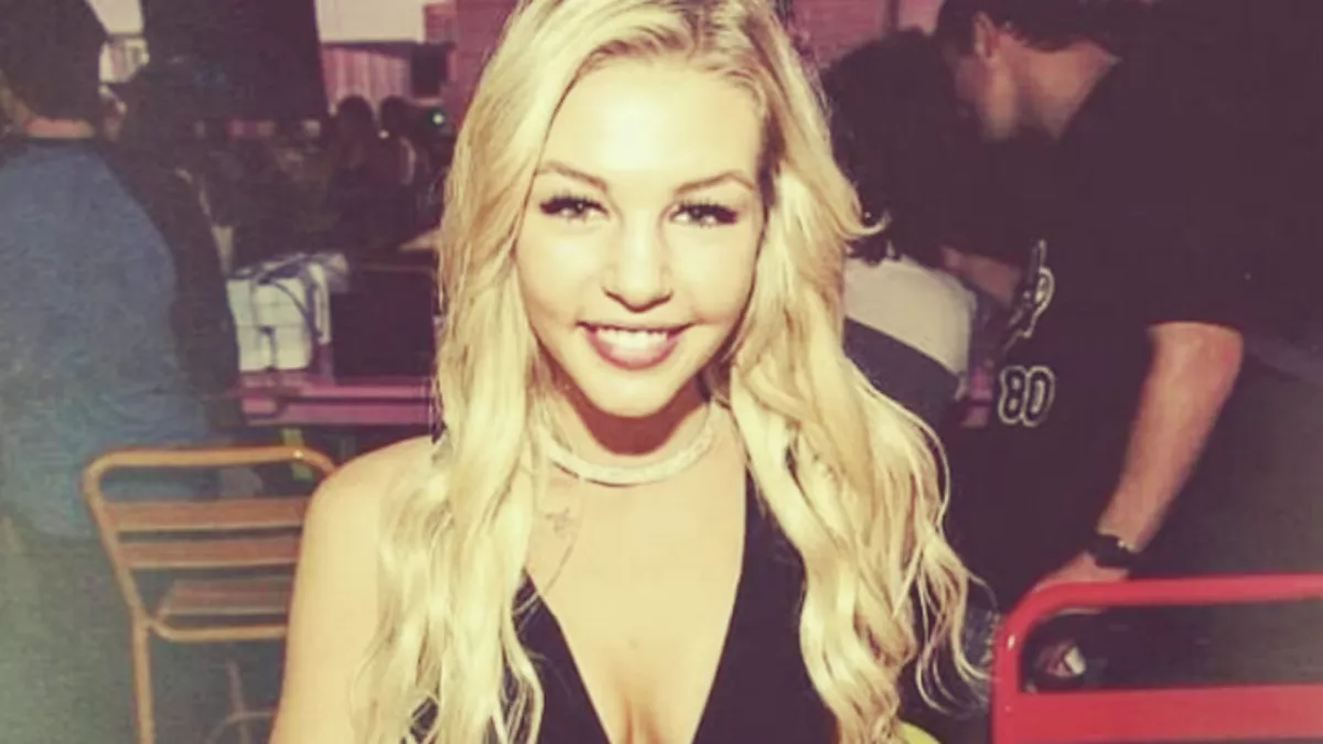 Gyönyörű lány volt, de: kettévágatta a nyelvét, tetováltatta a szemét! - Durva fotók