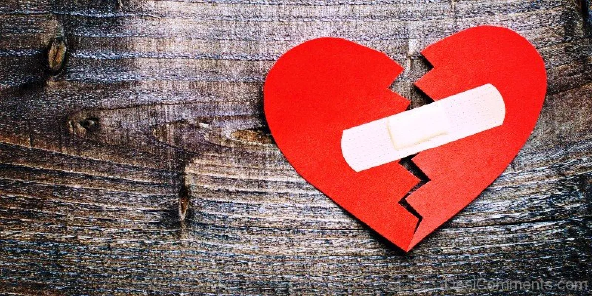 Félmeztelenül, az Instán jelentette be az énekesnő, szakított a párjával!