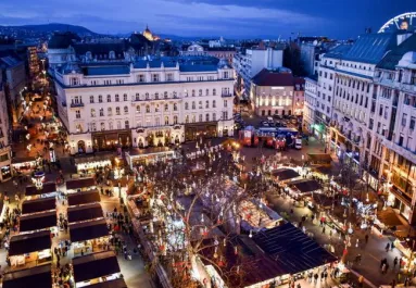 Hoppá! Budapesti kertből szelfizett a sármos hollywood-i színész!