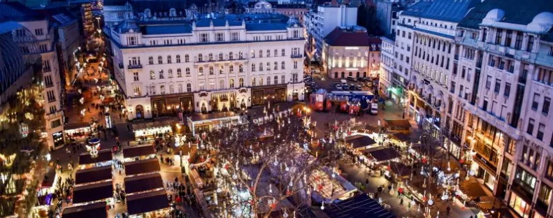 Hoppá! Budapesti kertből szelfizett a sármos hollywood-i színész!