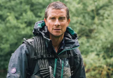 Világraszóló csalás: lebukott a Bear Grylls „túlélőművésze”!
