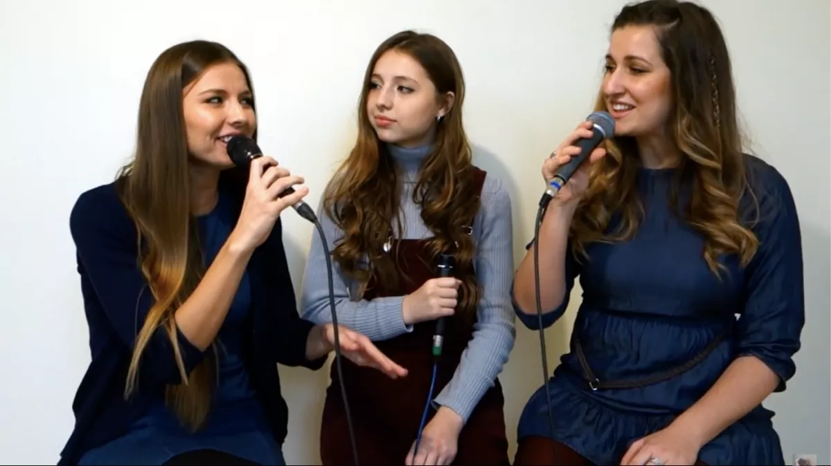 Ennek a három magyar lánynak az éneklését osztja mindenki! - Videó