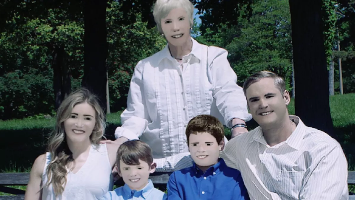 Besírsz ezen a családon! Pedig alaposan megfizettek azért, hogy így néznek ki!