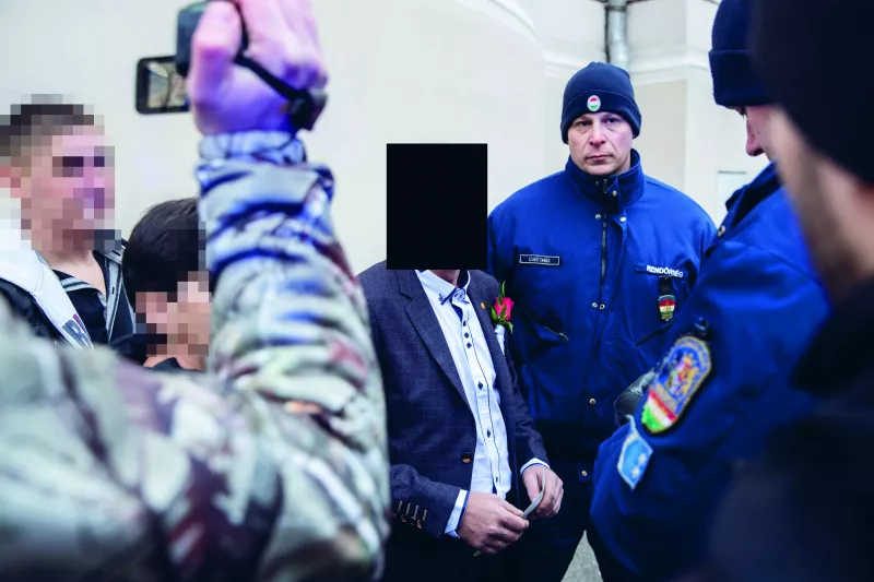 A közeli rokonok már pontosan tudták, miért keresték a rendőrök az ifjú férjet.