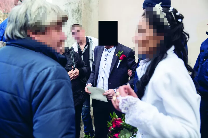 Ennek ellenére nehezményezték, hogy pont egy ilyen szép napon, nagy eseménynél kellett elvinniük őt.