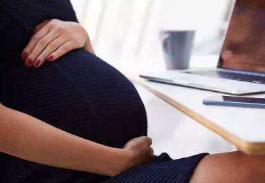 Szenzációs bejelentés: babát vár a magyar énekesnő! - Fotók