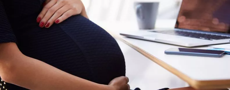 Szenzációs bejelentés: babát vár a magyar énekesnő! - Fotók