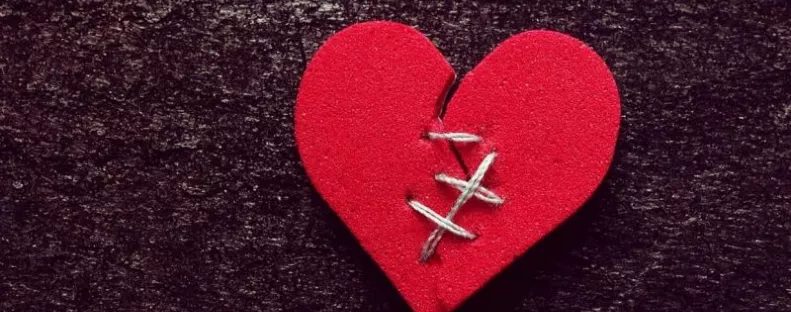 Ez nagyon rövid lett! Szakított a magyar énekes a párjával!