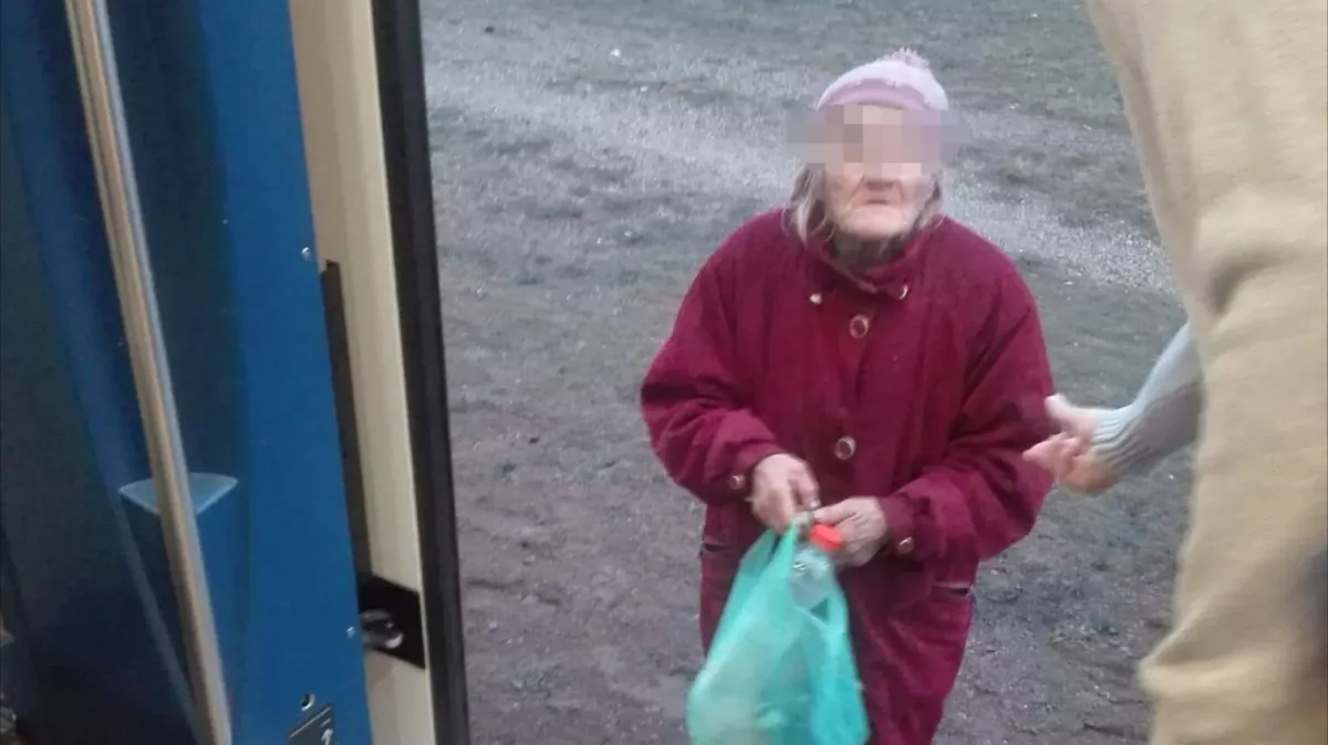 Elbánt a kalauz ezzel a 74 éves nénivel, de aztán váratlan dolog történt - Fotó