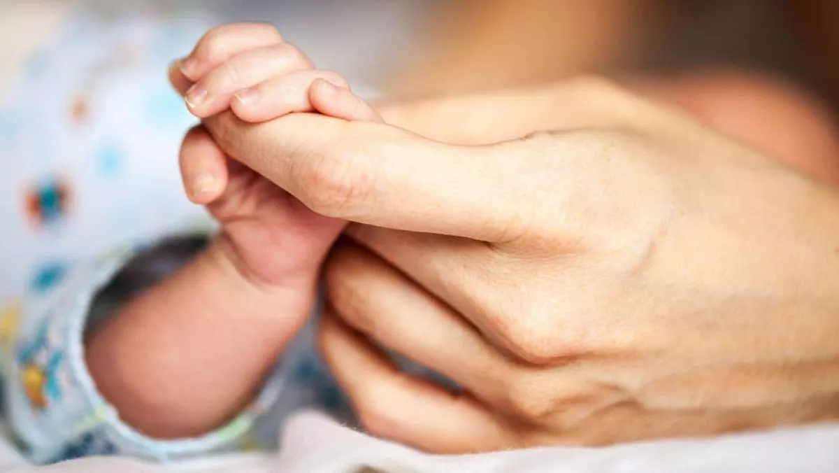 Örömhírre ébredtünk! Megszületett a magyar sztárpár első gyermeke! - Fotó