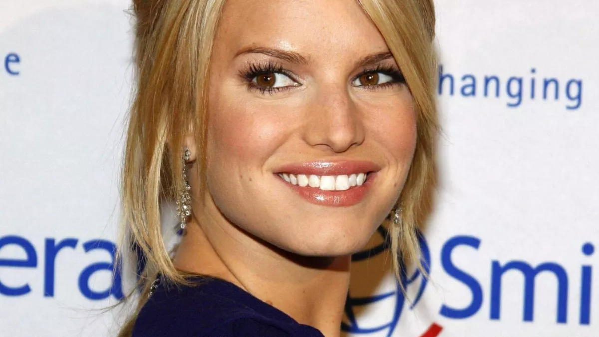 Döbbenetes fotók! 30 kilót hízott a várandós énekesnő! Aggódnak érte az orvosok is