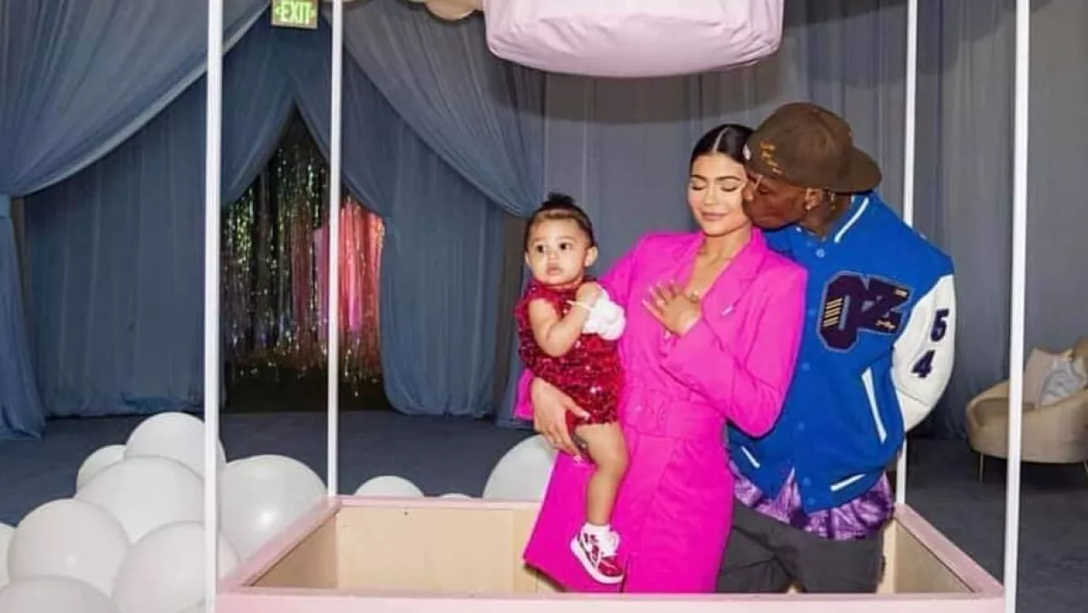 Hihetetlen, miket kapott! Egy éves lett Kylie Jenner kislánya! - Fotók