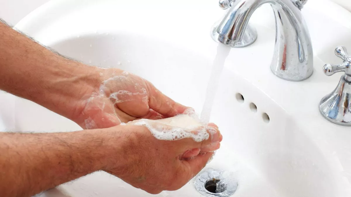 10 éve nem mosott kezet ez a TV-sztár – Megdöbbentő a magyarázata!