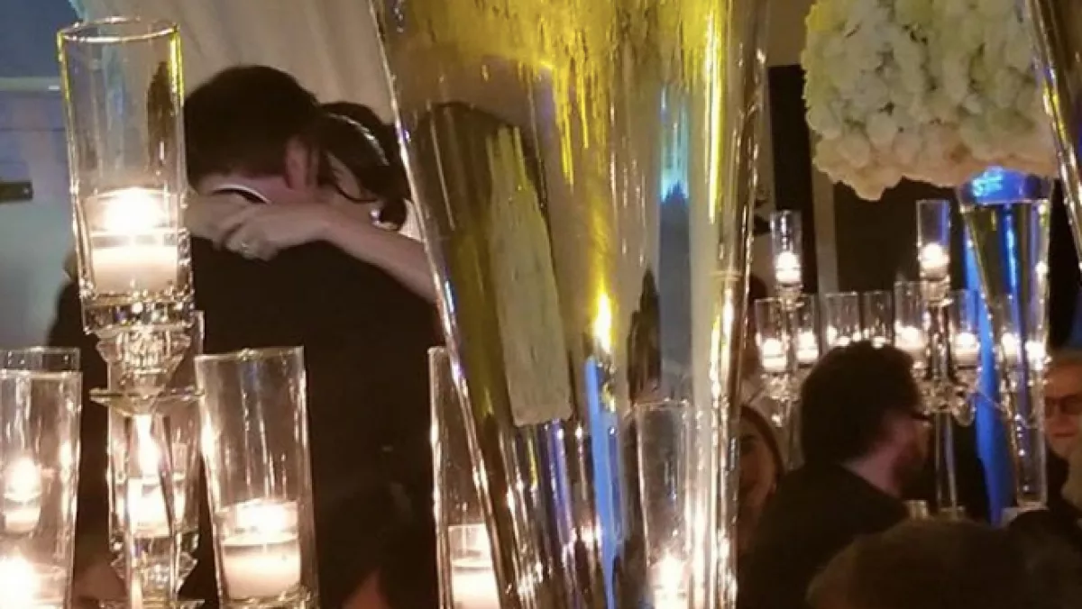 Kiszivárogtak a képek! Húsz évvel fiatalabb modellt vett el a hollywoodi sztár!