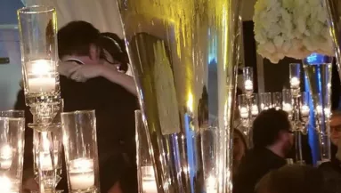 Kiszivárogtak a képek! Húsz évvel fiatalabb modellt vett el a hollywoodi sztár!