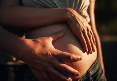 Nagy az öröm! 38 évesen lesz anya a gyönyörű színésznő!
