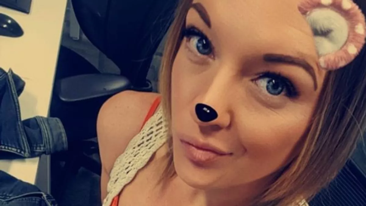 Bosszú az exen! Ruha nélkül járja a világot ez a lány - és képeket is posztol! - Fotók