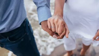 Nagy az öröm! Eljegyezték a szexi magyar tévést! Ez a jóképű pasi lesz a férje!