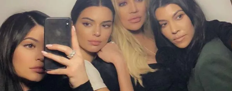 BOTRÁNY: ismét, ezúttal 3 nővel csalta meg párja a Kardashian-lányt! - FOTÓK