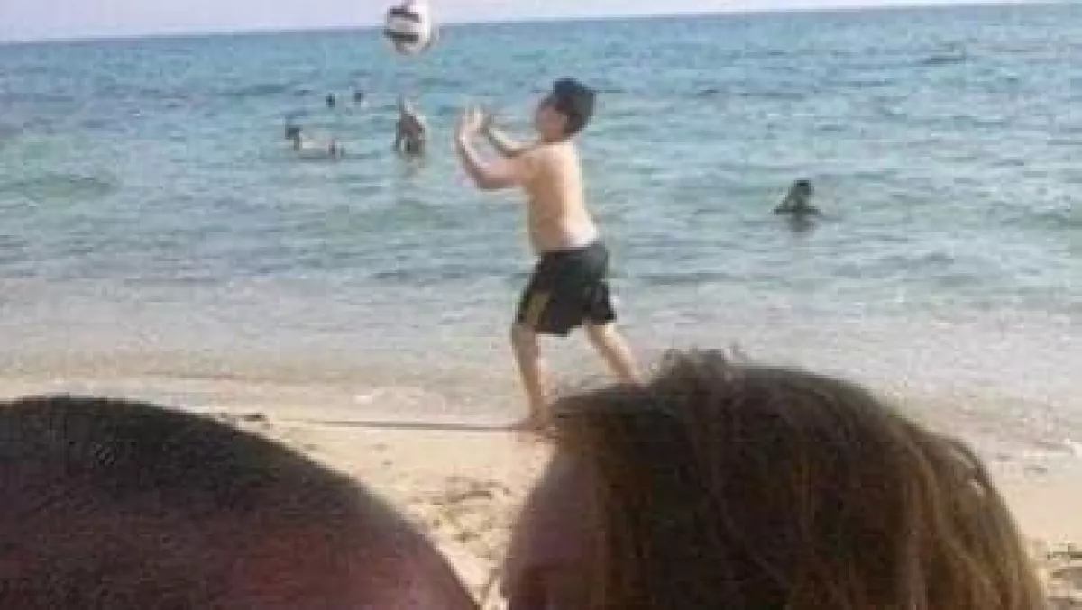 Arra kérték a világot, szedjék le a labdázó srácot életük képéről... Pusztulsz a végeredményeken! Fotók