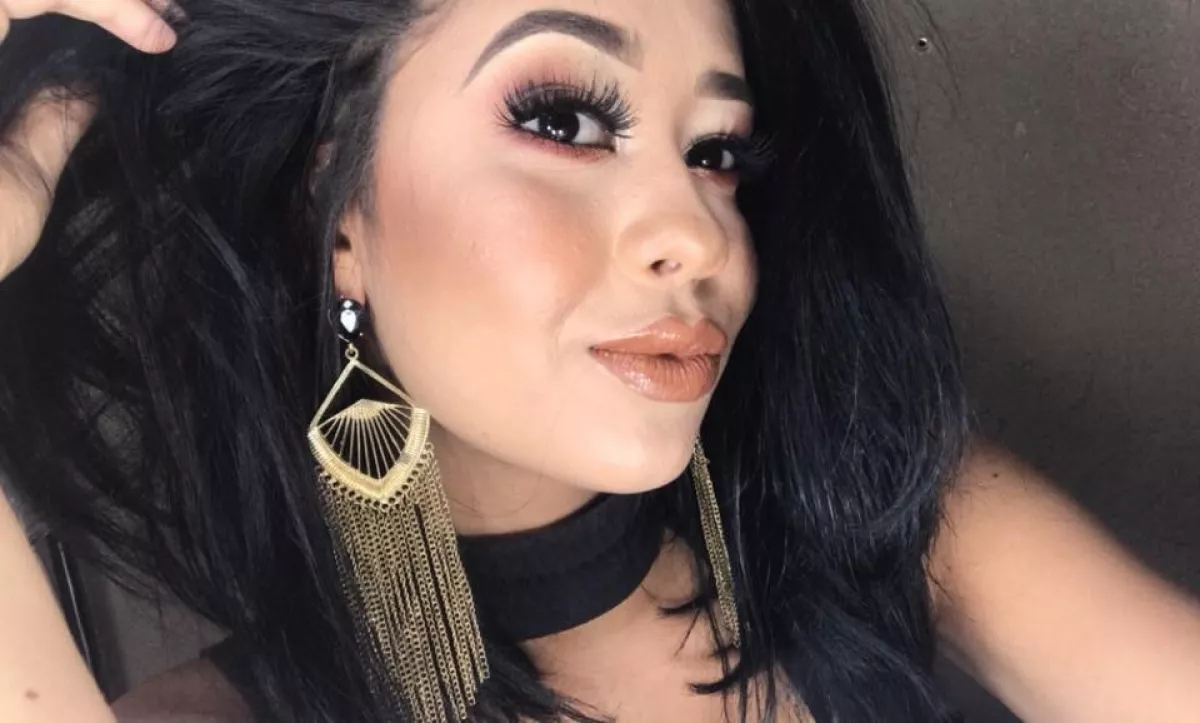 Csak egy orrpiercinget csináltatott ez a lány, soha többé nem tud járni majd