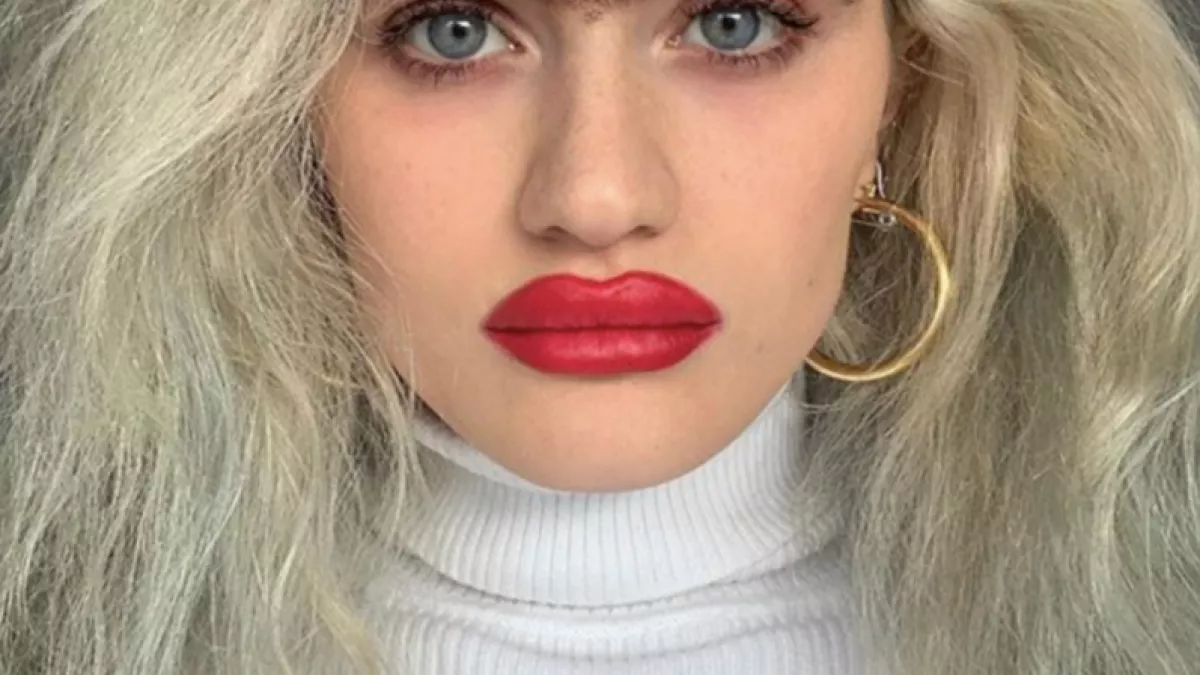 Sokan kiborultak! Ez az összenőtt szemöldökű modell az Instagram új sztárja! - Durva fotók