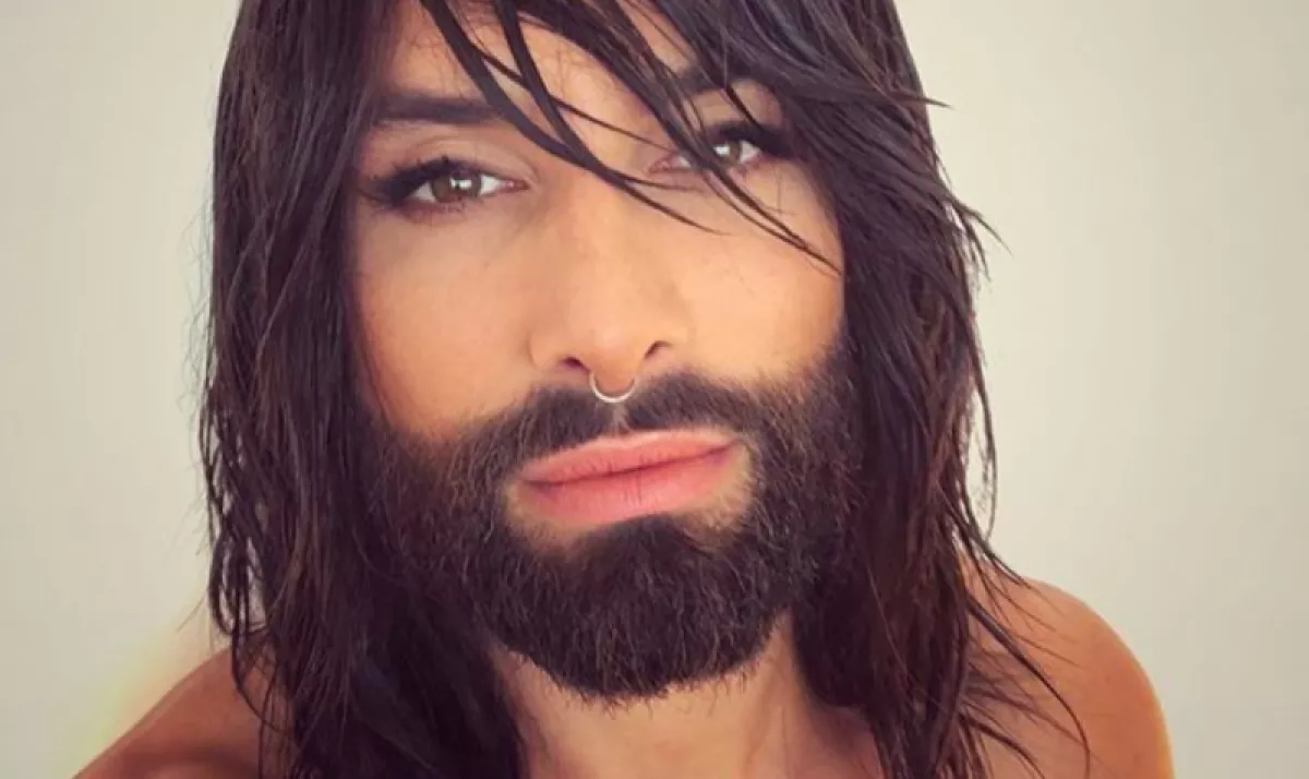Döbbenet! Conchita Wurst halott - nagypapa lett a szakállas nőből! 
