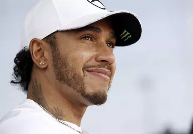 Lewis Hamilton csapattársa lett az X-Faktor magyar sztárja! Leigazolta a Mercedes!