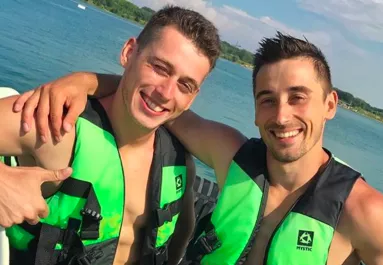 Hatalmas bejelentés! Babát vár az egyik legnépszerűbb magyar Youtube-sztár szerelme!