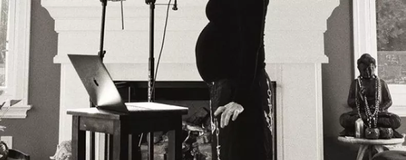 Ezzel a képpel kürtölte világgá: babát vár az énekesnő!