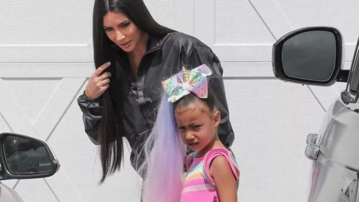 Mik ezek a lábán? Kim Kardashian paparazzi képein ledöbbent a világ - Fotók