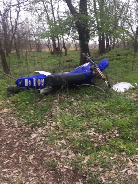 Életét vesztette egy motoros Vácrátót külterületén, holttestét egy erdőben sétáló nő találta meg.