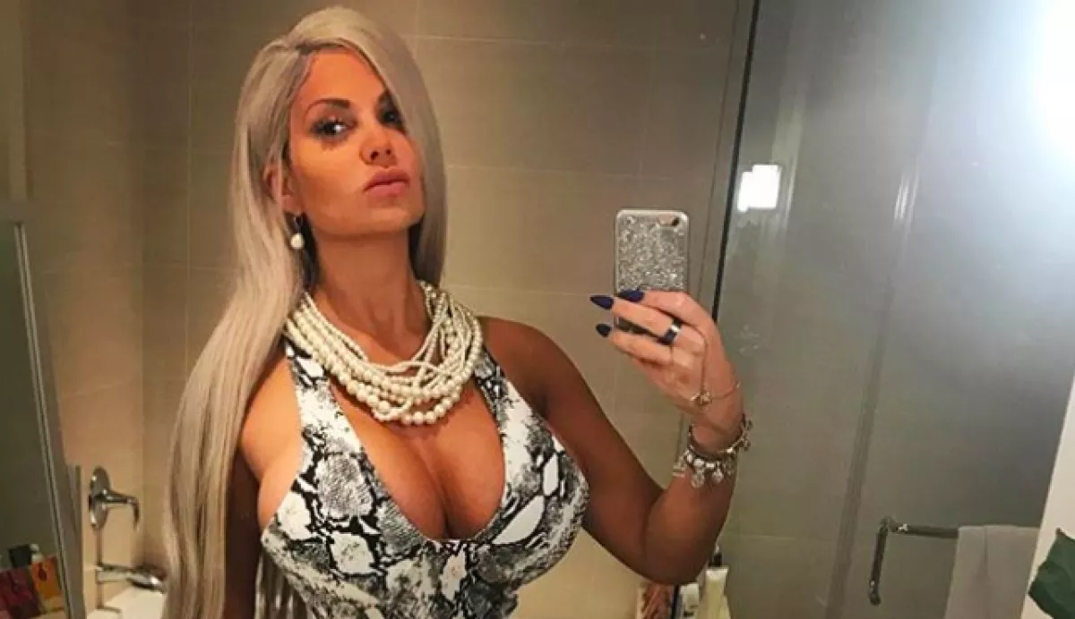 Így néz ki a világ legvékonyabb derekú nője 5 héttel a szülés után - Fotók