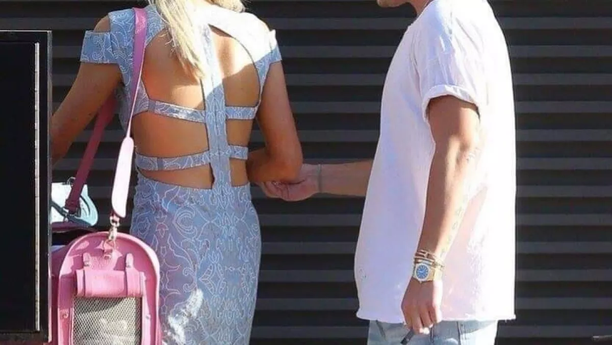 Lebuktak! Fiatal szívtipróval randizik a szexi sztár! Ezért szakított a vőlegényével? - Fotók