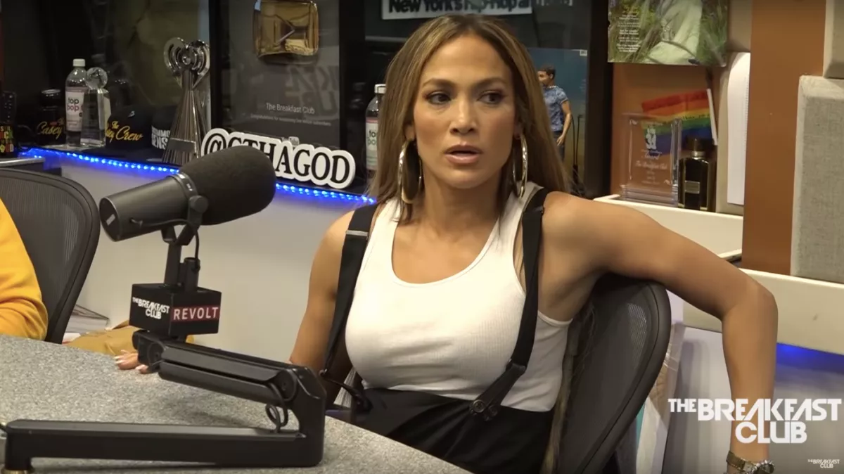 Váratlan húzás! Kamerák előtt kérdezték meg párja hűtlenségéről J-Lo-t - reagált!