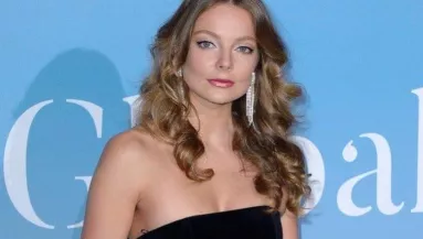 Félmeztelen képet posztolt Mihalik Enikő!