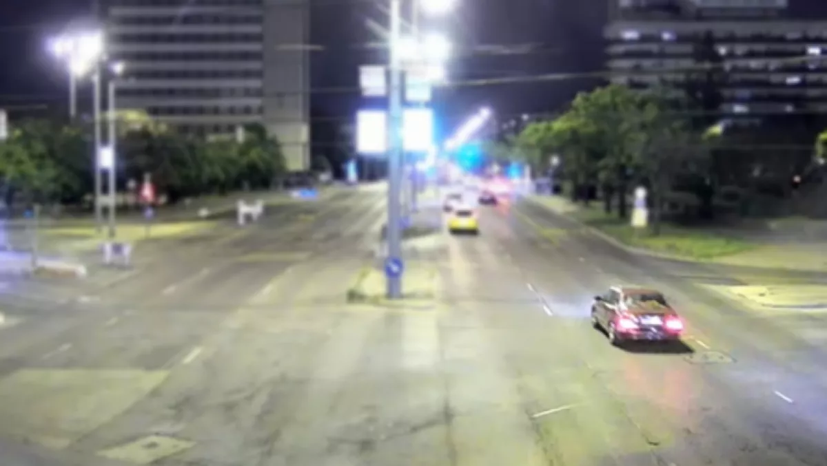 Tömegbalesetet okozott az Üllői úton - ezt az autóst keresi az egész ország! - Fotók