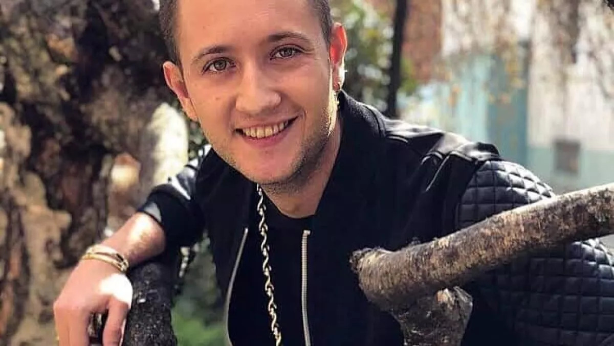 Végre megmutatta! Ez a 21 éves szőke szépség Peter Sramek szerelme! - Fotók