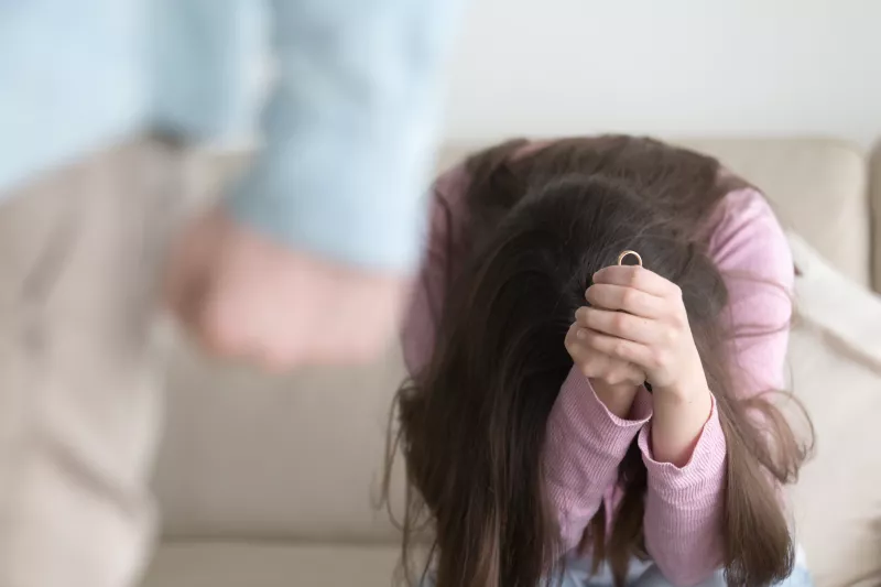 5. Igényli, de nem viszonozza a törődést. Természetes emberi igényünk, hogy szeretünk szeretve lenni, azonban akkor a legszebb egy kapcsolat, ha az adok-kapok elve ténylegesen megvalósul. Te mindig lesed a kívánságait, de ő is beállít hozzád egy adag teával és forró húslevessel, ha megfázol?