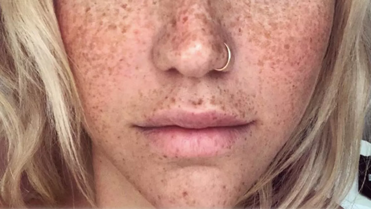 Smink nélküli képet posztolt a világsztár, senki nem ismeri fel! - Fotók