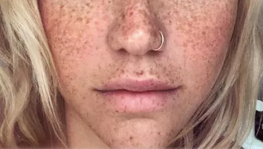 Smink nélküli képet posztolt a világsztár, senki nem ismeri fel! - Fotók