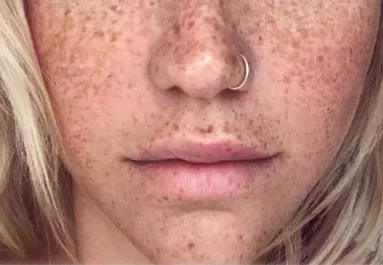 Smink nélküli képet posztolt a világsztár, senki nem ismeri fel! - Fotók