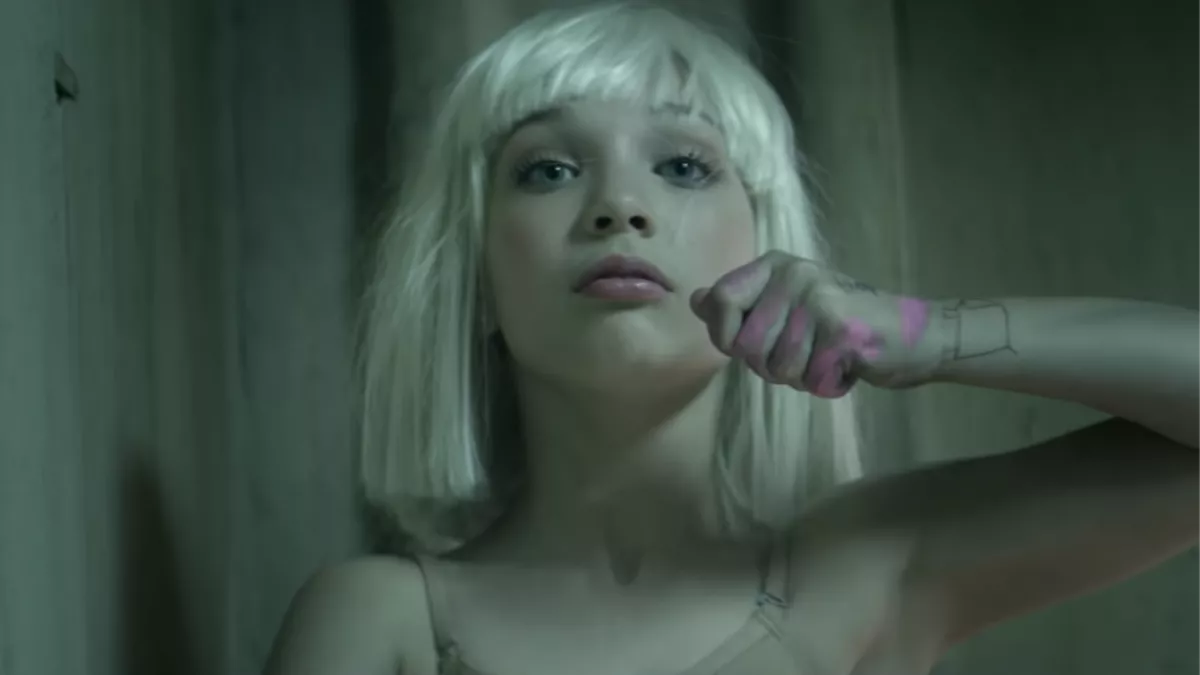 Emlékszel a Sia klipjében táncoló kislányra? Hihetetlen, de ma fel se ismernéd! - Fotók