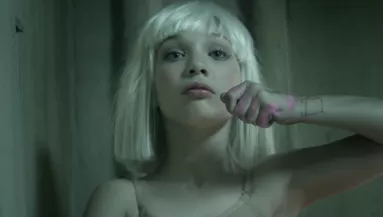 Emlékszel a Sia klipjében táncoló kislányra? Hihetetlen, de ma fel se ismernéd! - Fotók