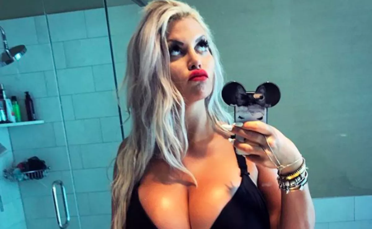 Hogy mi? Így néz ki a világ legvékonyabb derekú nője 3 hónappal a szülés után - Fotók