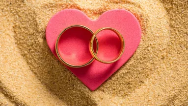 Hoppá! Eljegyezték Hollywood egyik legszexibb színésznőjét!