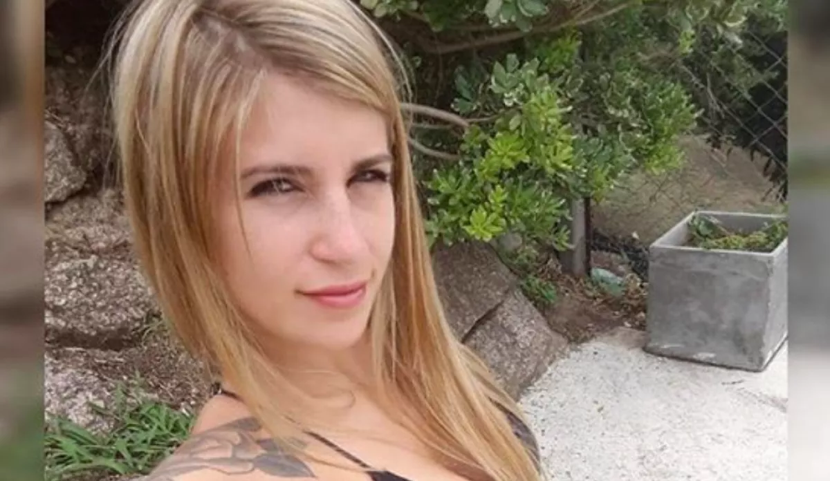 Szexi képei miatt rúgták ki a bíróságról a 28 éves lányt! Nem hiszed el, mivel magyarázták - Fotók