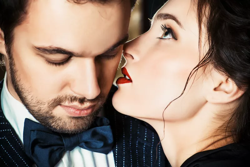 MÉRLEG - RÁK A vonzalom azonnal kialakul kettejük között, a Rák ragaszkodása azonban hamar elijeszti majd a kalandvágyóbb Mérleget. Ez utóbbi valószínűleg előbb-utóbb más ágyában keresi majd a boldogságot...